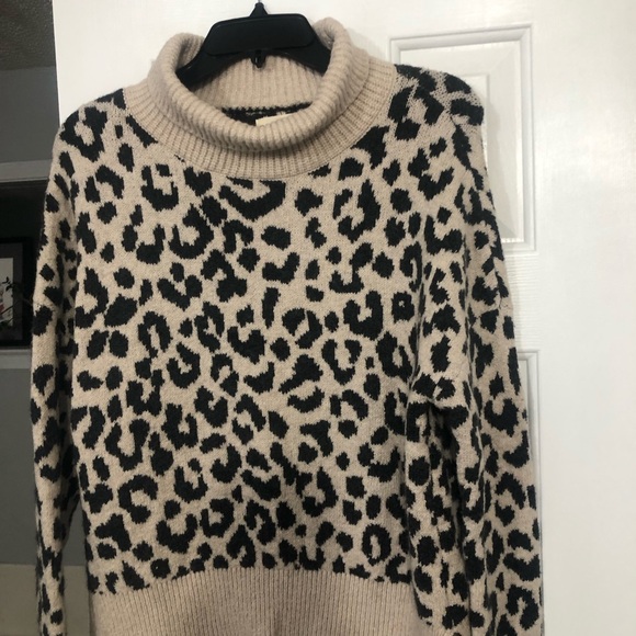 Women’s Yet Again sweater size small(cheetah print) - Picture 2 of 4